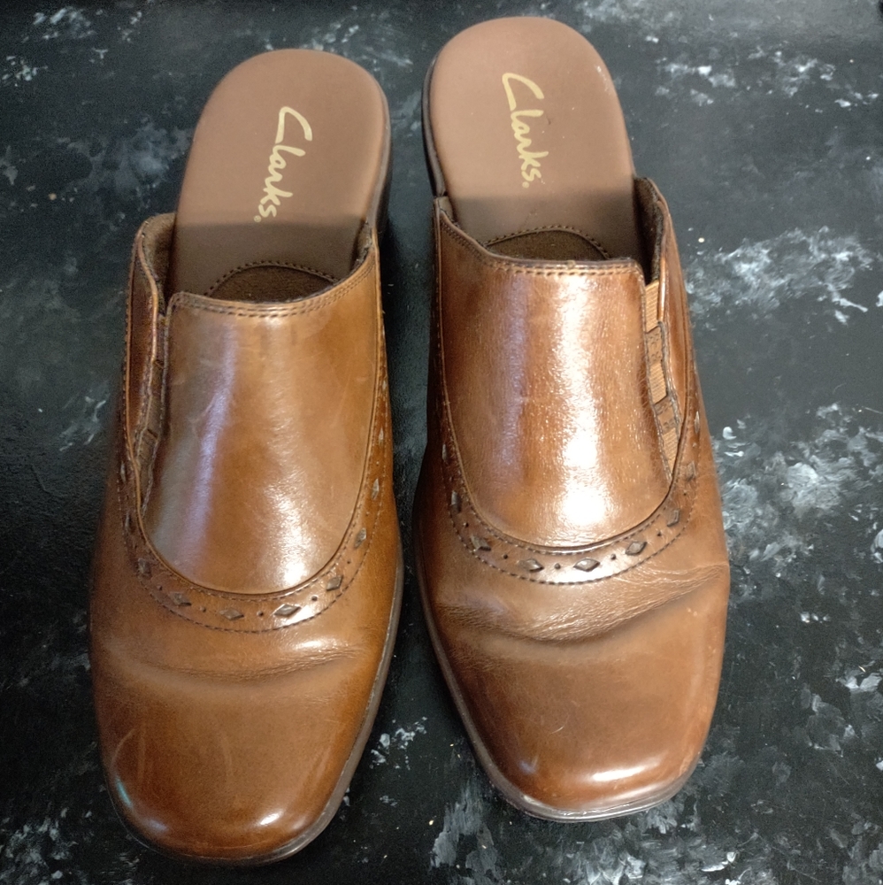 Clarks Women's Brown Leather 2 Inch Heeled Clogs Size 8M - Picture 11 of 11